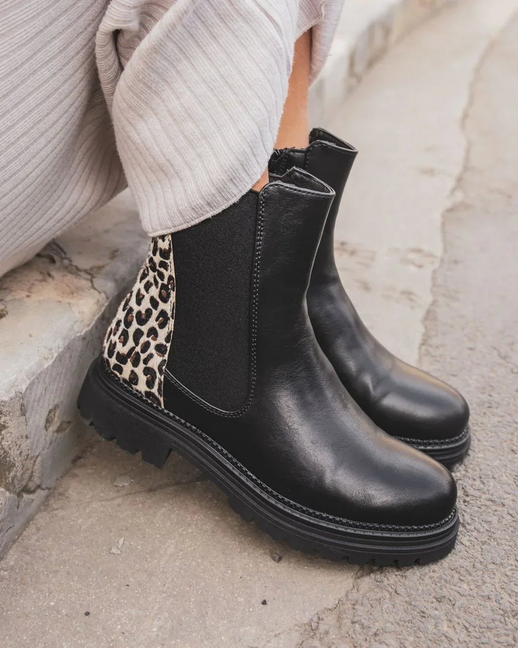 OISLOHÉ Botas Negras Leopardo