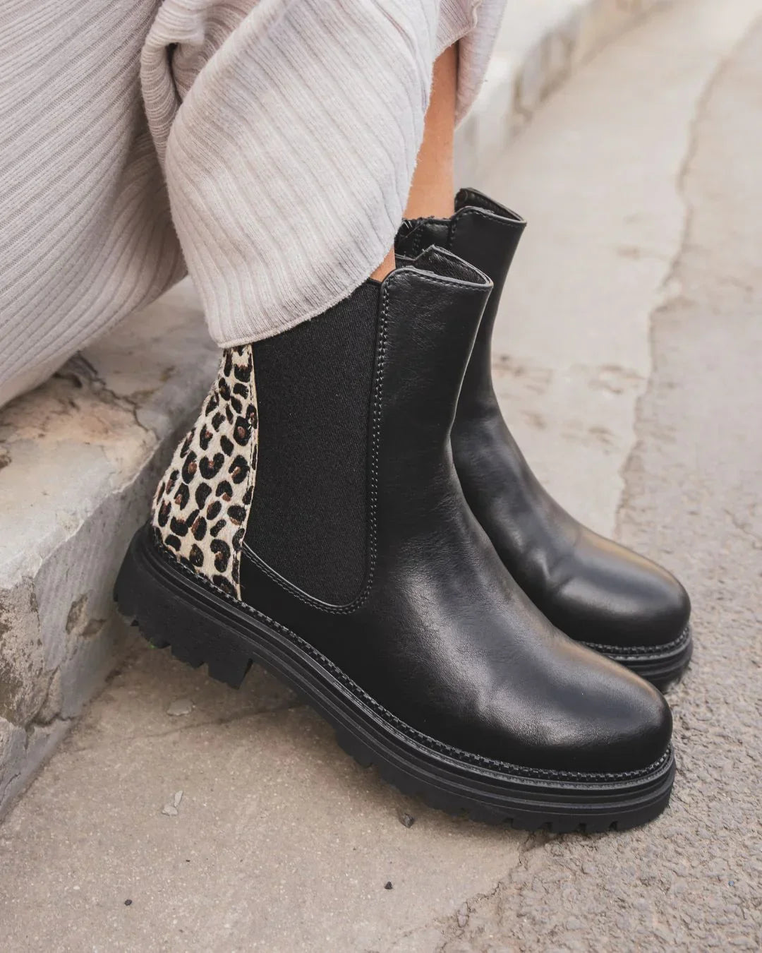 OISLOHÉ Botas Negras Leopardo