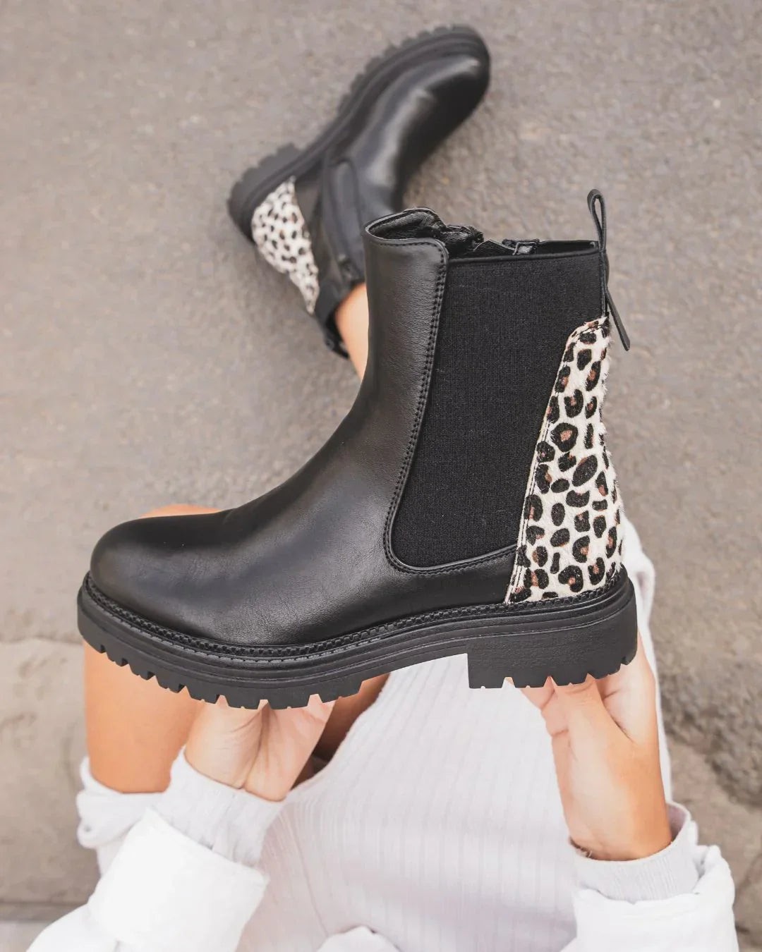 OISLOHÉ Botas Negras Leopardo